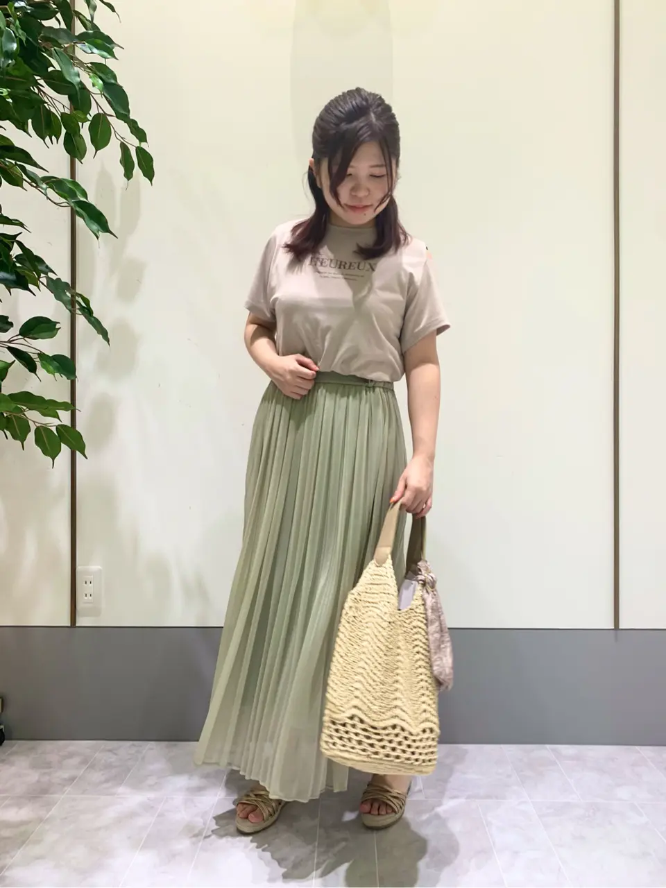 ANY SIS スタッフ コーディネート画像