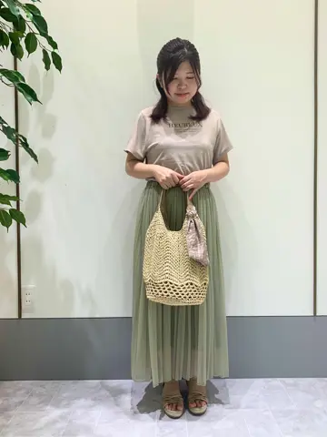 ANY SIS スタッフ コーディネート画像