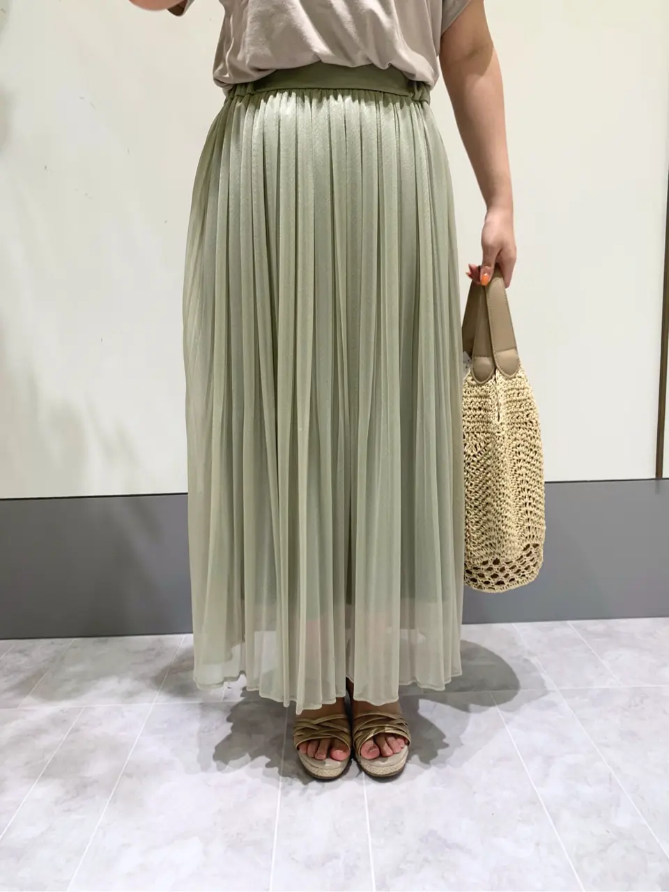 ANY SIS スタッフ コーディネート画像