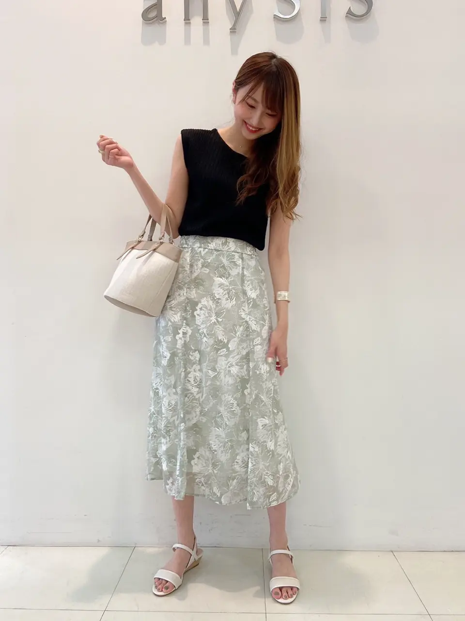 ANY SIS スタッフ コーディネート画像