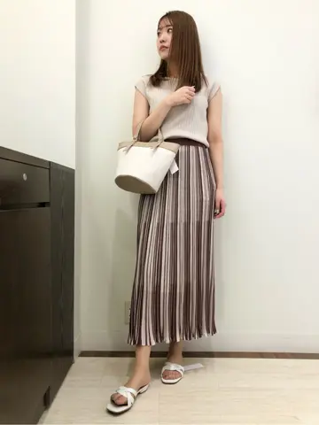 ANY SIS スタッフ コーディネート画像