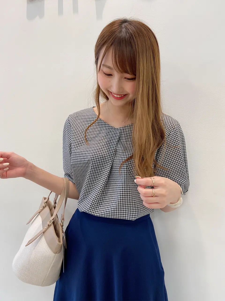 ANY SIS スタッフ コーディネート画像