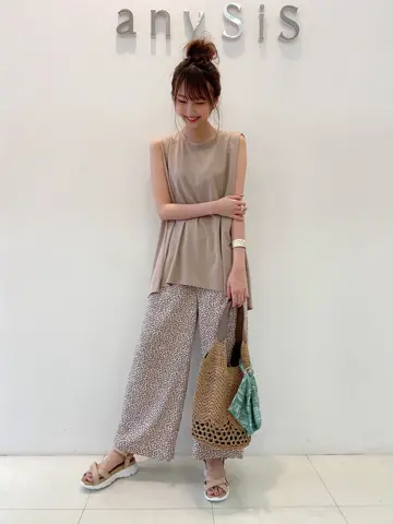 ANY SIS スタッフ コーディネート画像