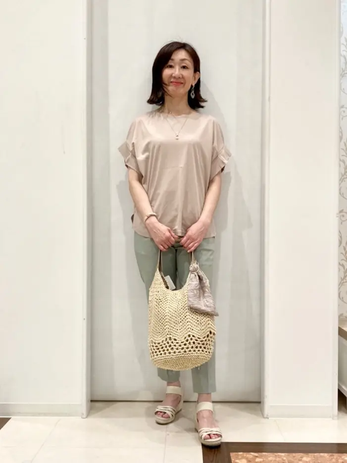 ANY SIS スタッフ コーディネート画像