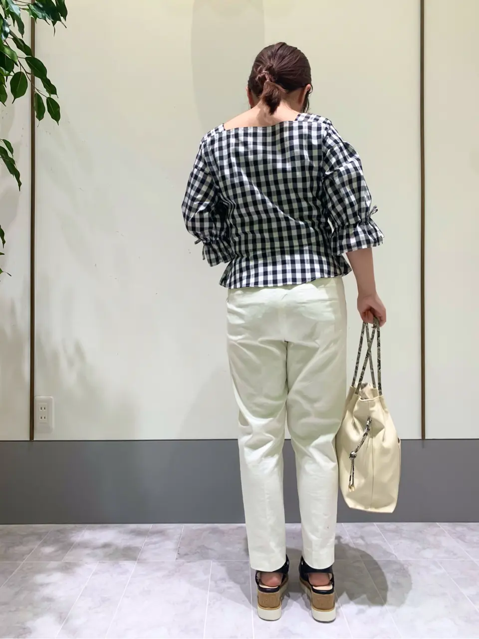 ANY SIS スタッフ コーディネート画像