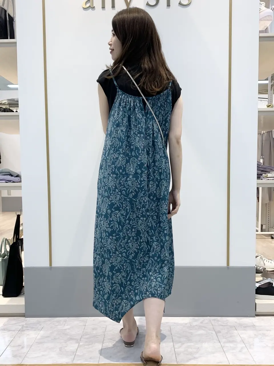 ANY SIS 岡本 コーディネート画像