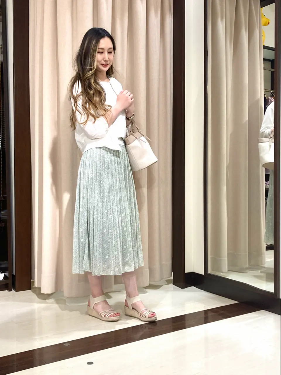 ANY SIS STAFF コーディネート画像