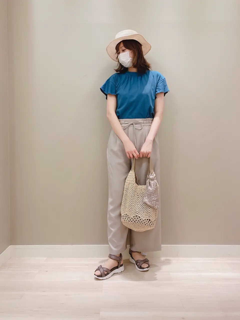 ANY SIS スタッフ コーディネート画像