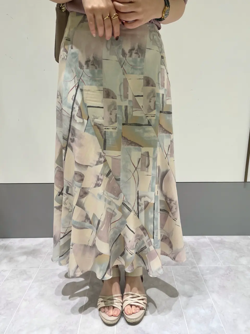 ANY SIS スタッフ コーディネート画像