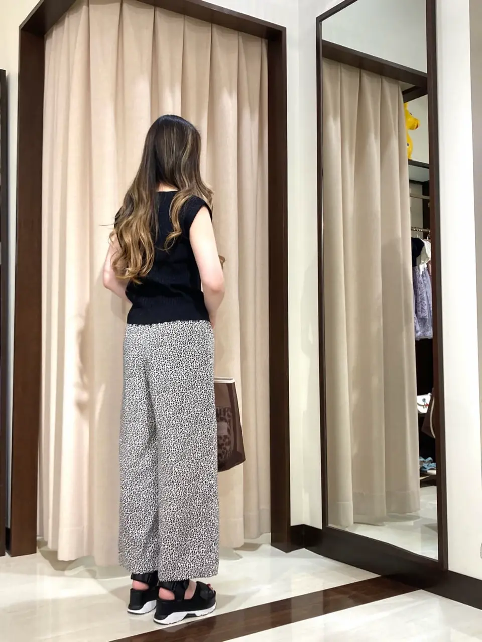 ANY SIS STAFF コーディネート画像