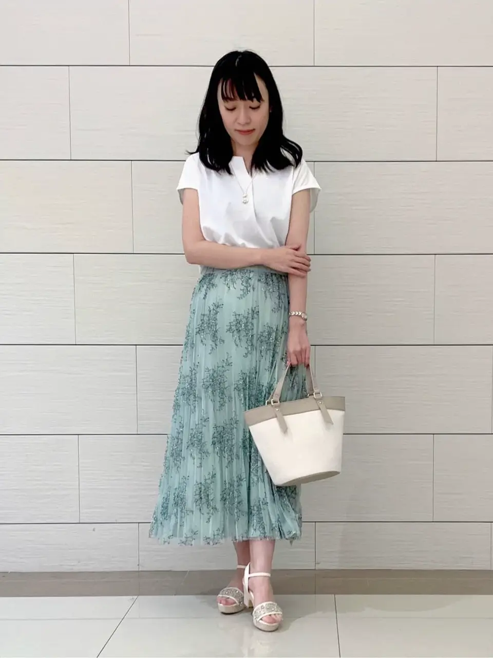 ANY SIS スタッフ コーディネート画像