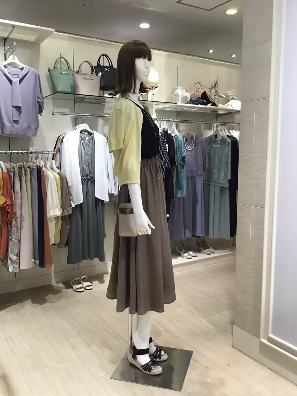 ANY SIS スタッフ コーディネート画像