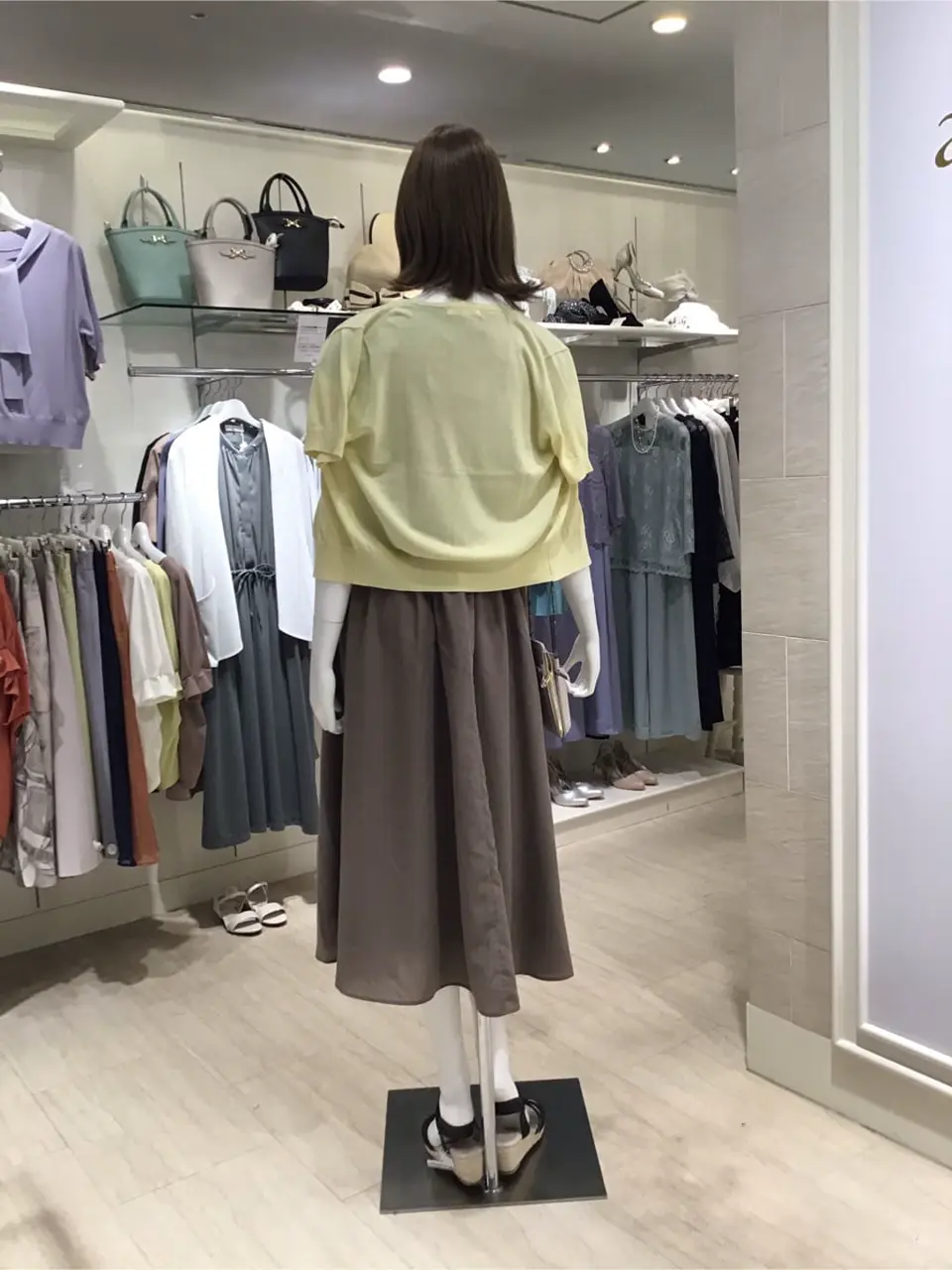 ANY SIS スタッフ コーディネート画像