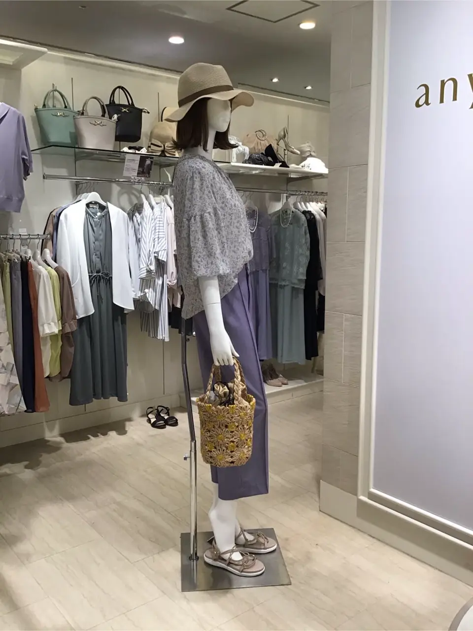 ANY SIS スタッフ コーディネート画像