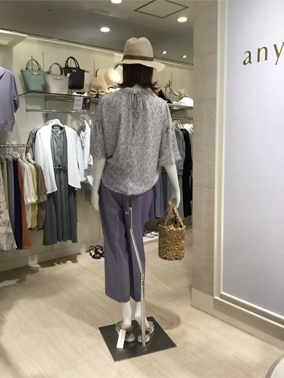 ANY SIS スタッフ コーディネート画像