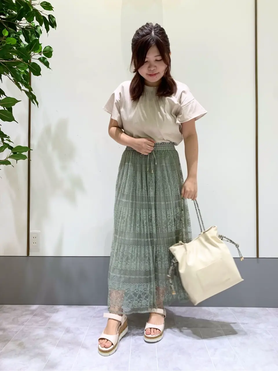 ANY SIS スタッフ コーディネート画像