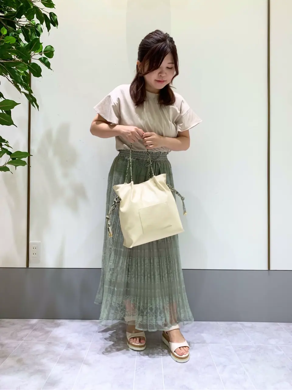 ANY SIS スタッフ コーディネート画像