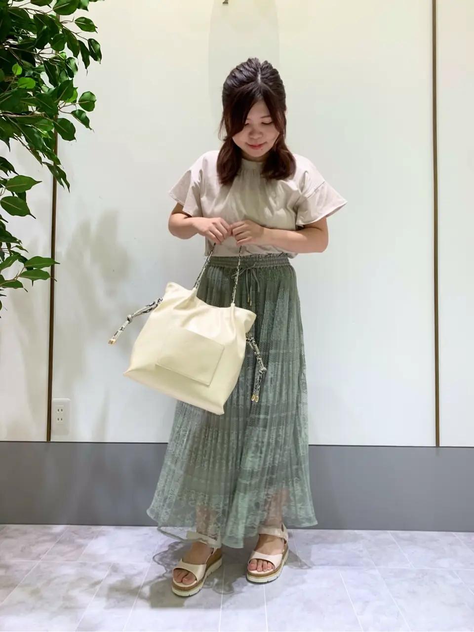 ANY SIS スタッフ コーディネート画像