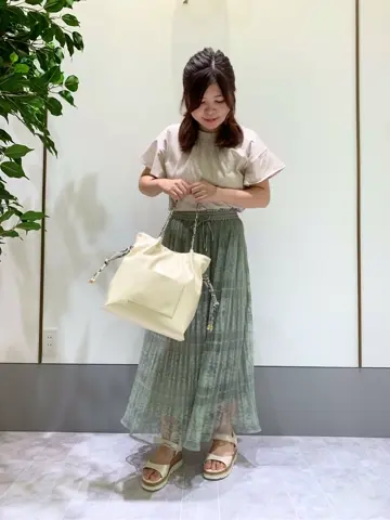 ANY SIS スタッフ コーディネート画像