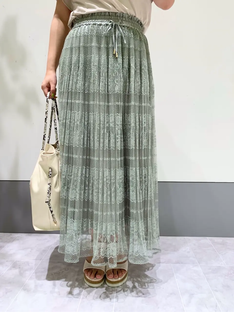 ANY SIS スタッフ コーディネート画像