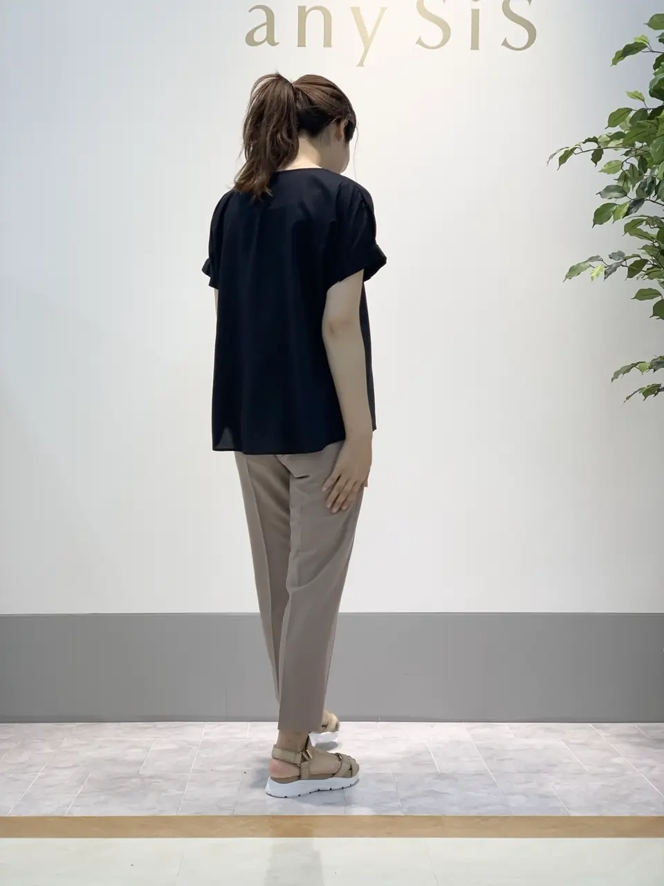 ANY SIS 岡本 コーディネート画像