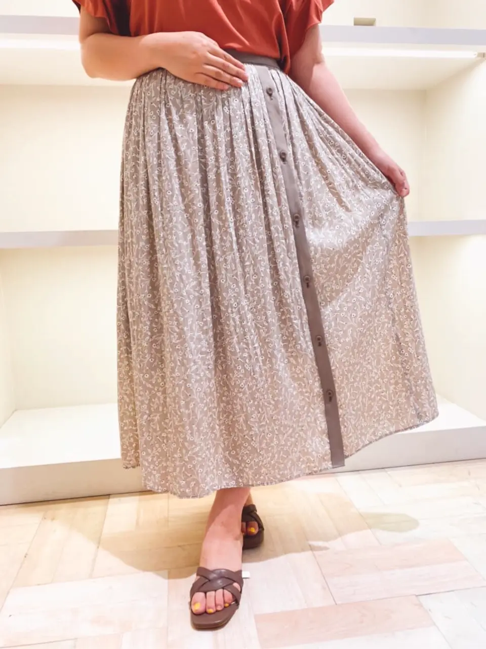 ANY SIS スタッフ コーディネート画像