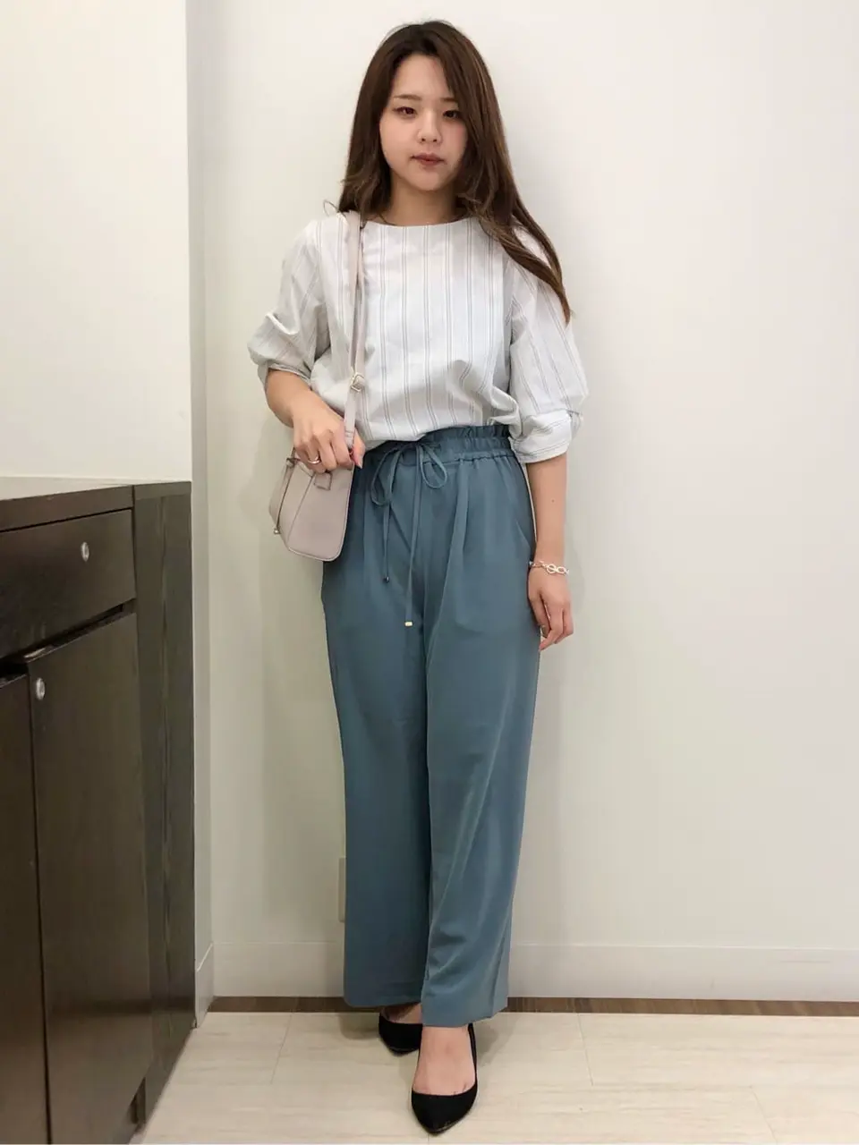 ANY SIS スタッフ コーディネート画像