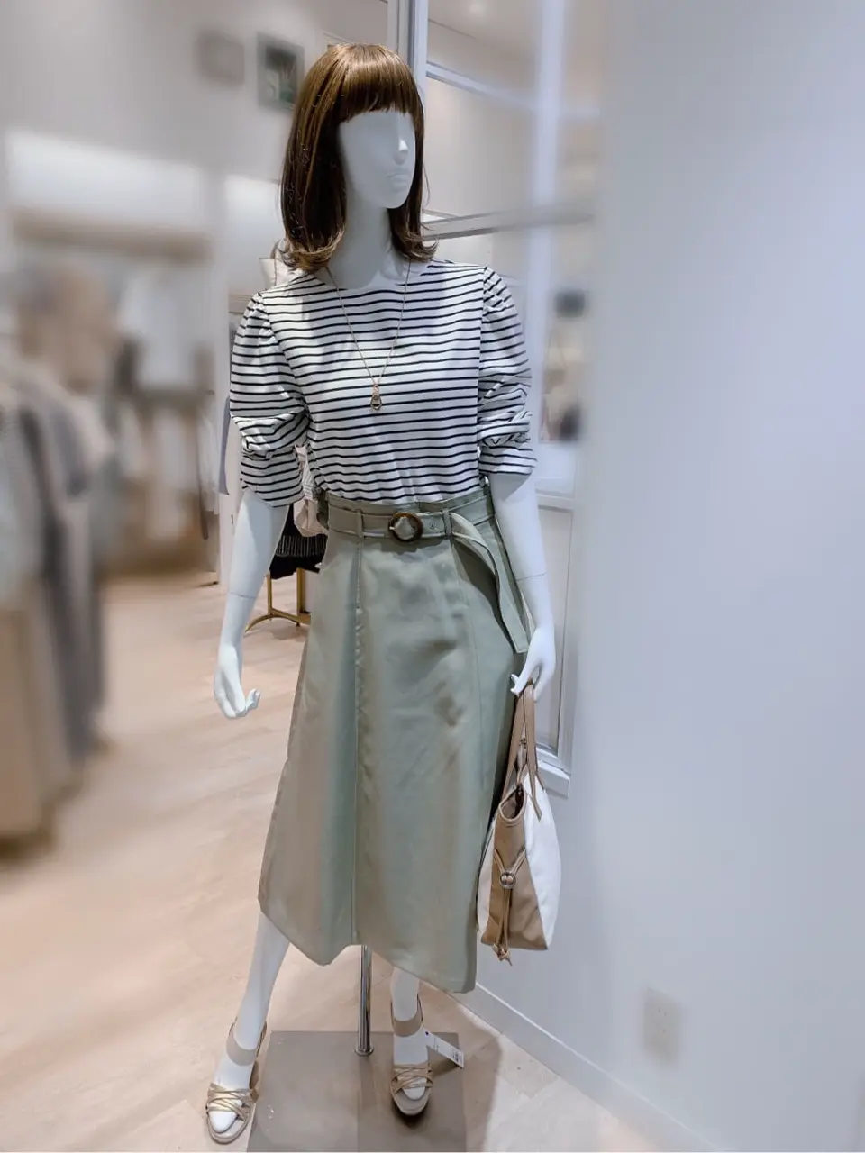 ANY SIS 新井 コーディネート画像