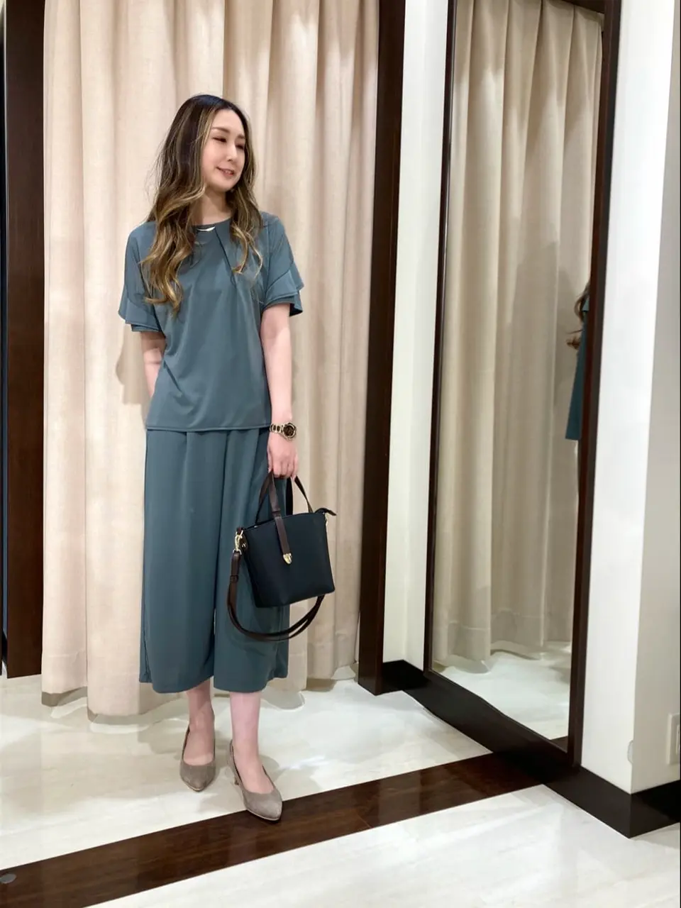 ANY SIS STAFF コーディネート画像