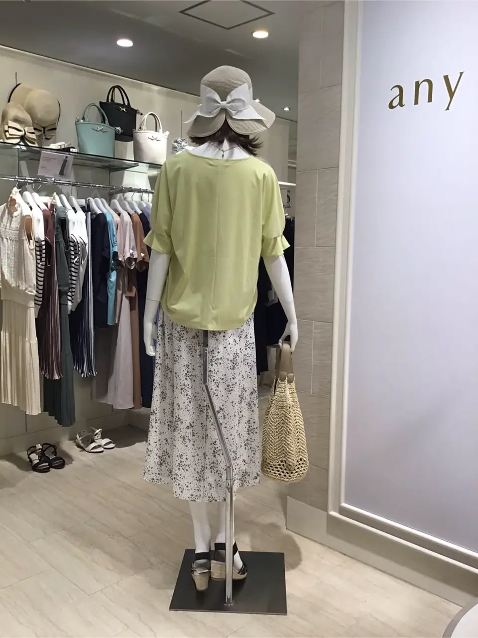 ANY SIS スタッフ コーディネート画像