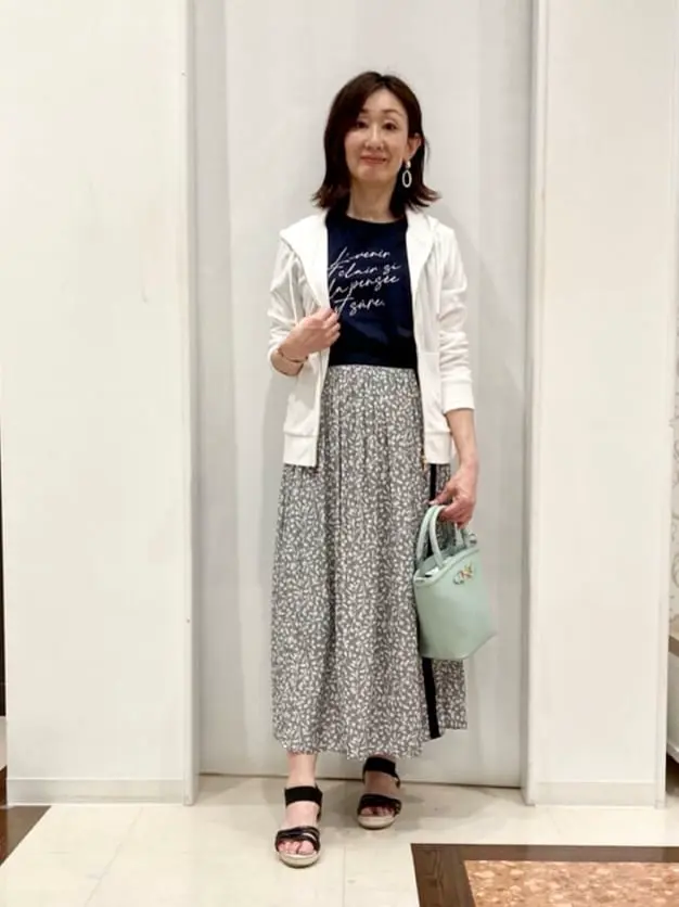 ANY SIS スタッフ コーディネート画像