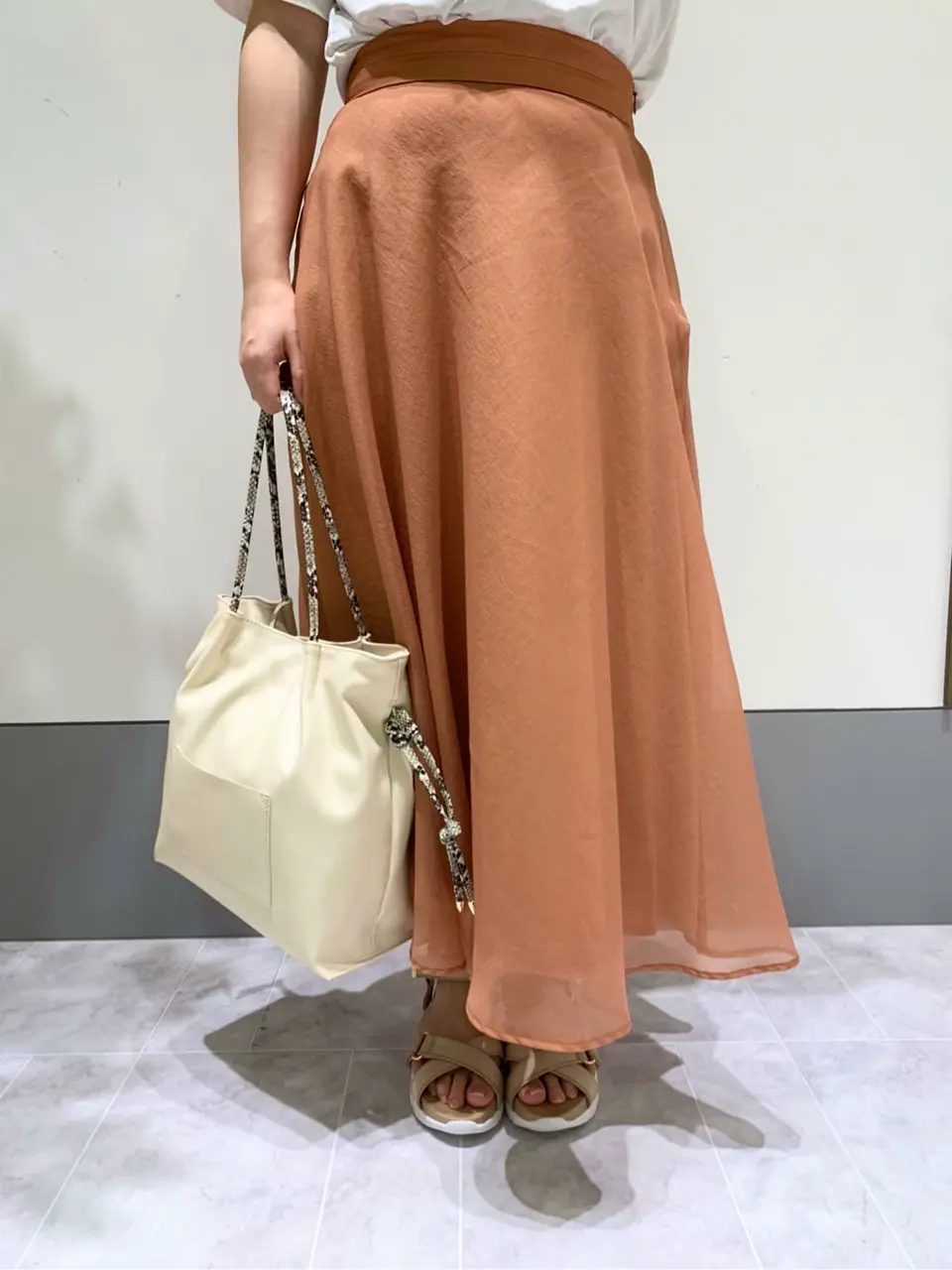 ANY SIS スタッフ コーディネート画像