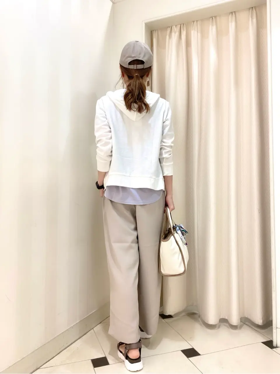 ANY SIS 金井 コーディネート画像