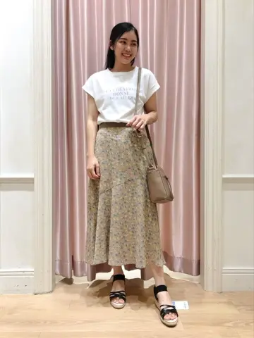 ANY SIS スタッフ コーディネート画像