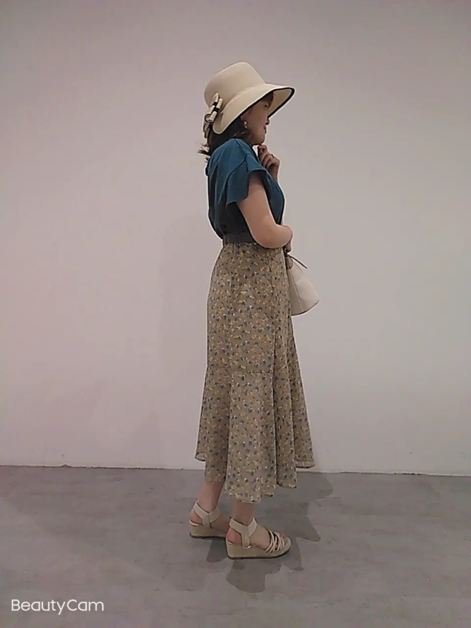 ANY SIS 川根　彩 コーディネート画像