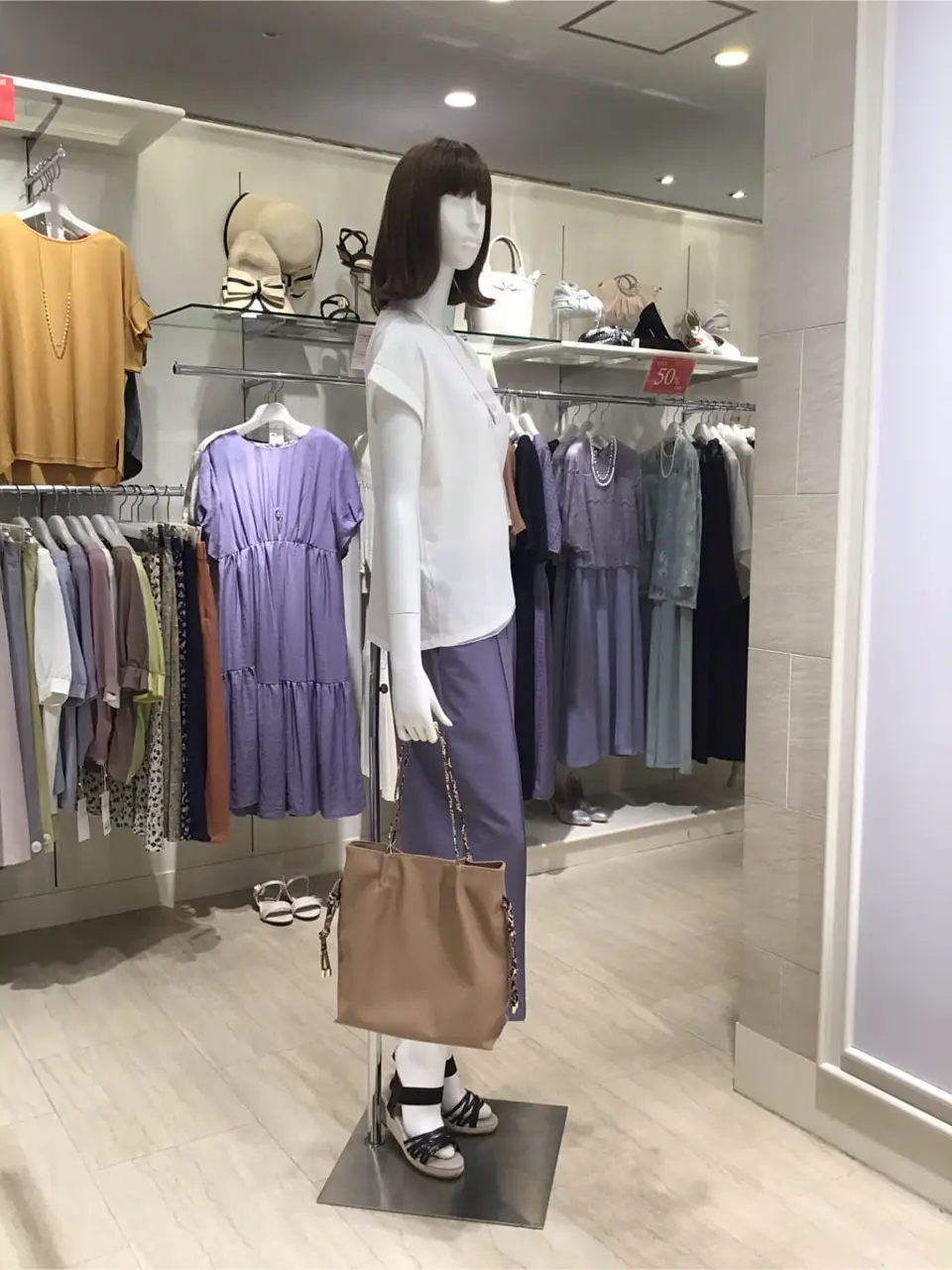 ANY SIS スタッフ コーディネート画像