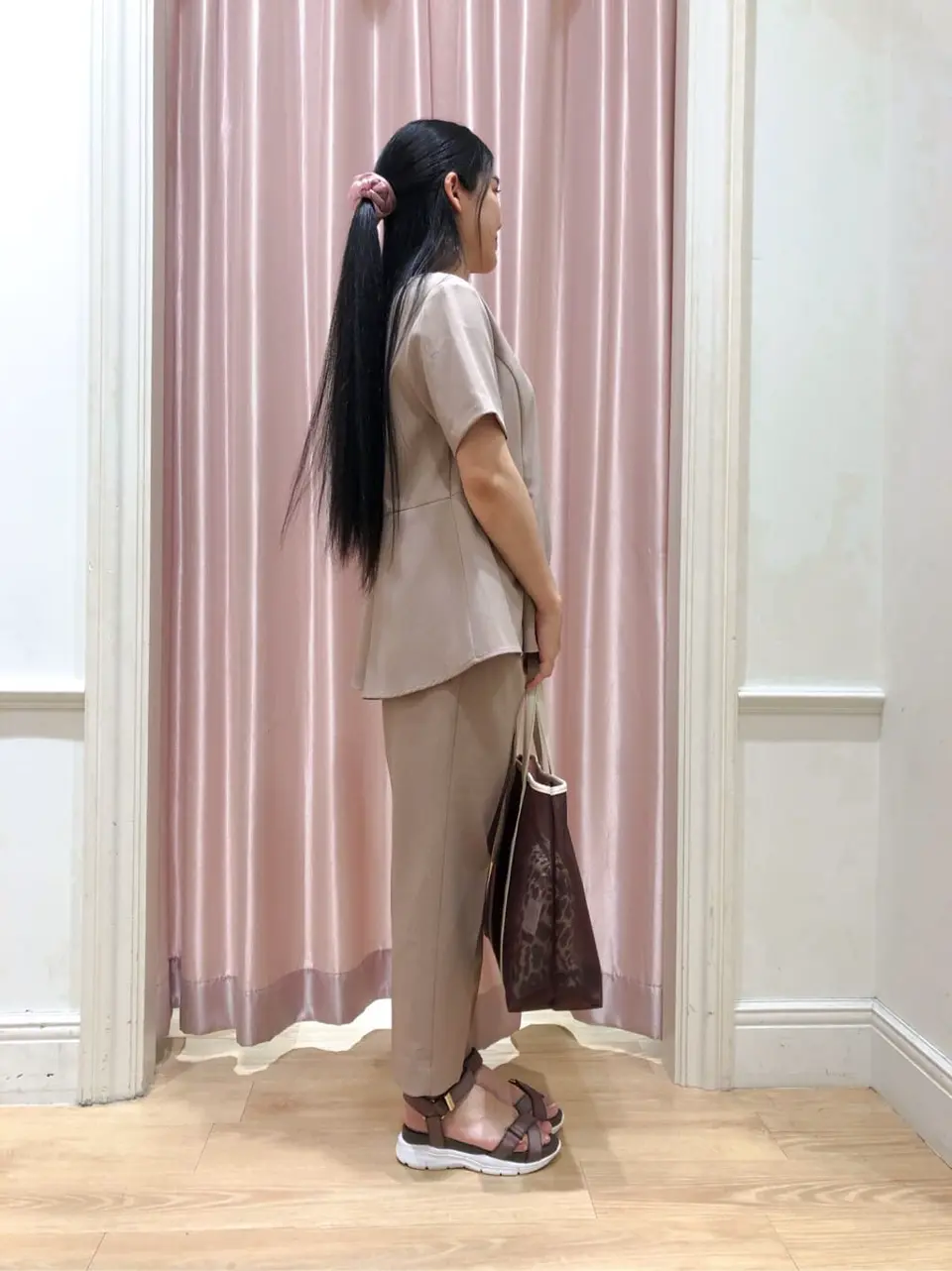 ANY SIS スタッフ コーディネート画像