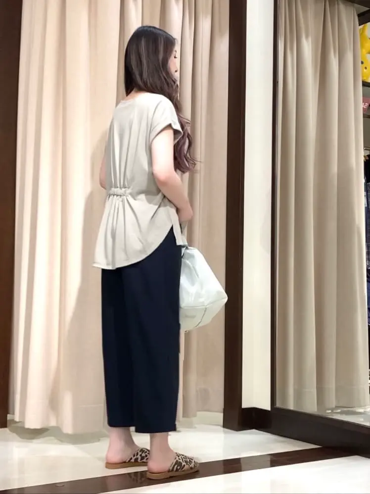 ANY SIS STAFF コーディネート画像