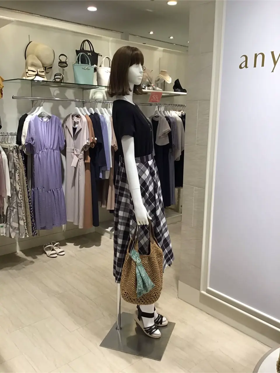 ANY SIS スタッフ コーディネート画像