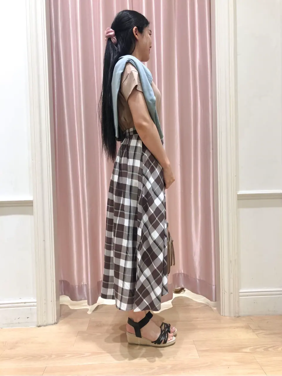 ANY SIS スタッフ コーディネート画像