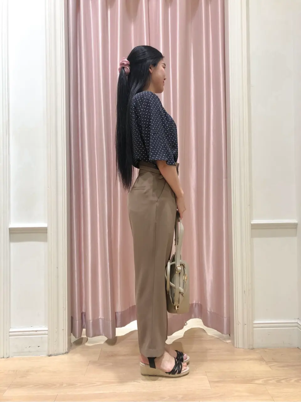 ANY SIS スタッフ コーディネート画像