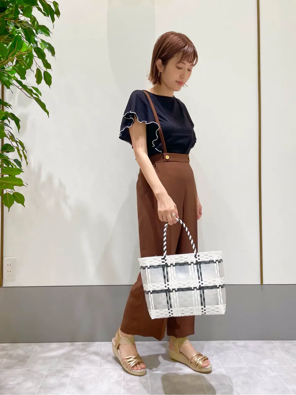 ANY SIS スタッフ コーディネート画像