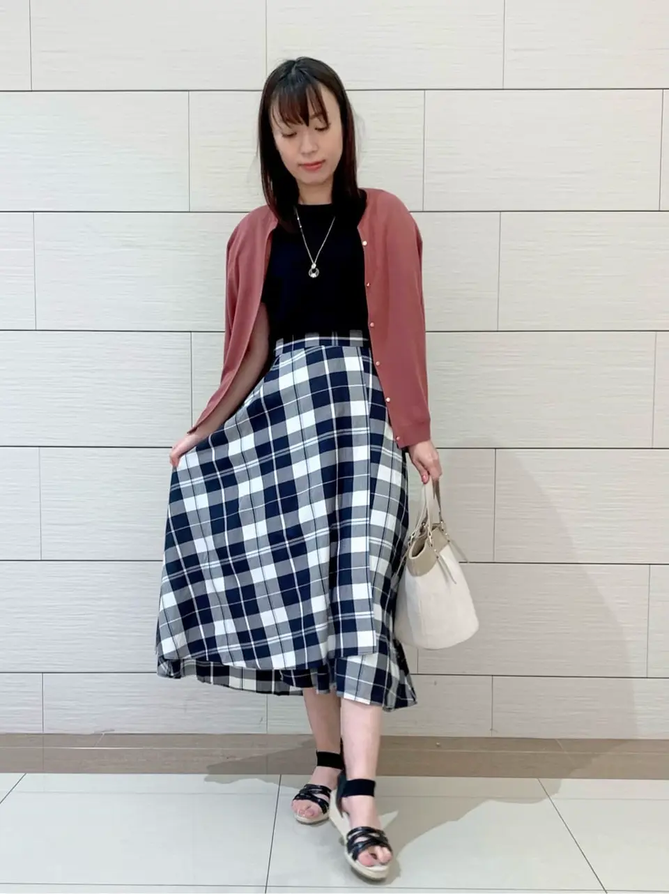 ANY SIS スタッフ コーディネート画像