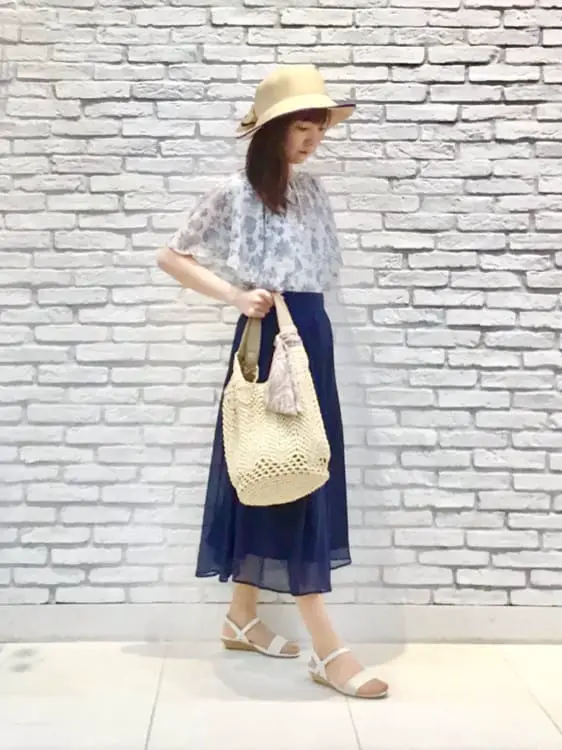 ANY SIS スタッフ コーディネート画像