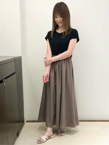 ANY SIS スタッフ コーディネート画像