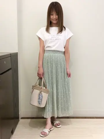 ANY SIS スタッフ コーディネート画像