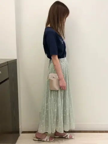 ANY SIS スタッフ コーディネート画像