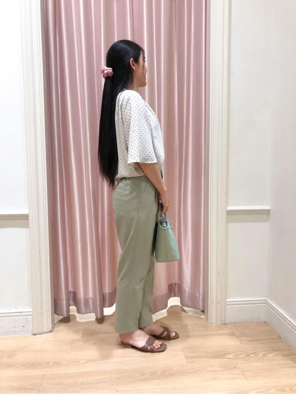 ANY SIS スタッフ コーディネート画像