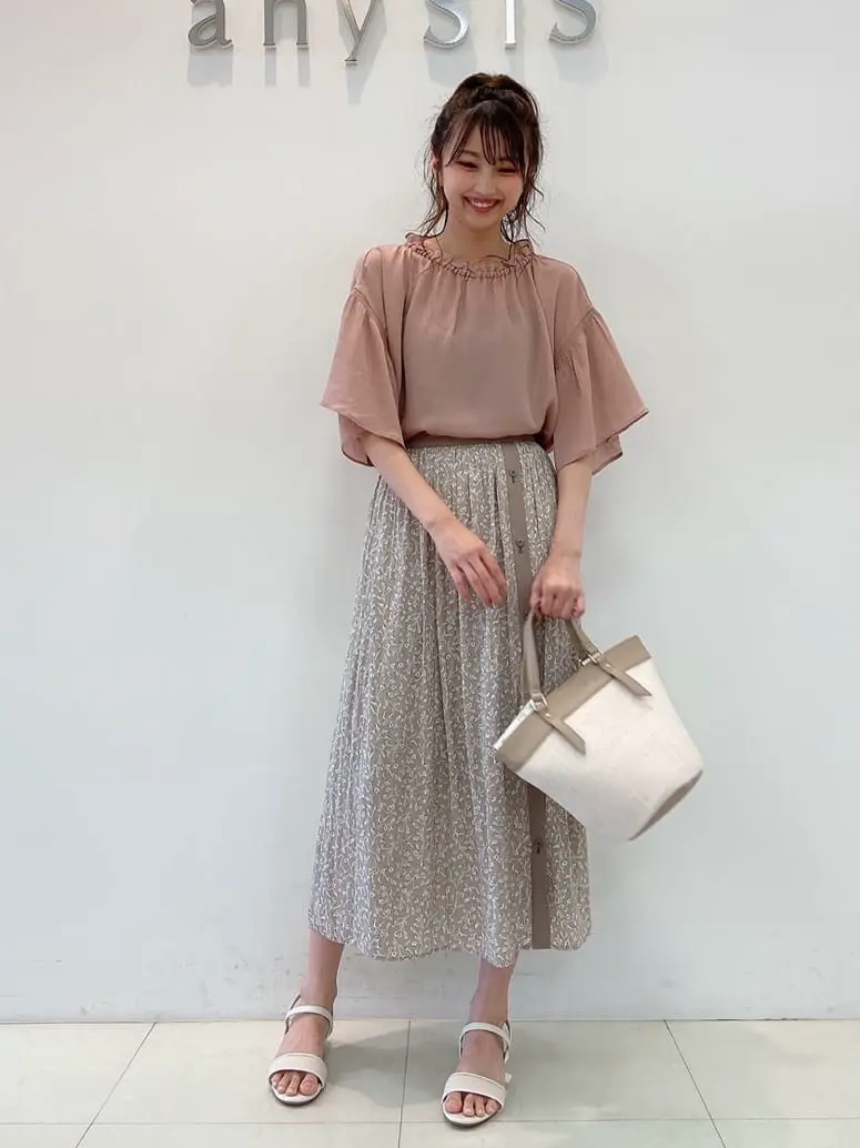 ANY SIS スタッフ コーディネート画像