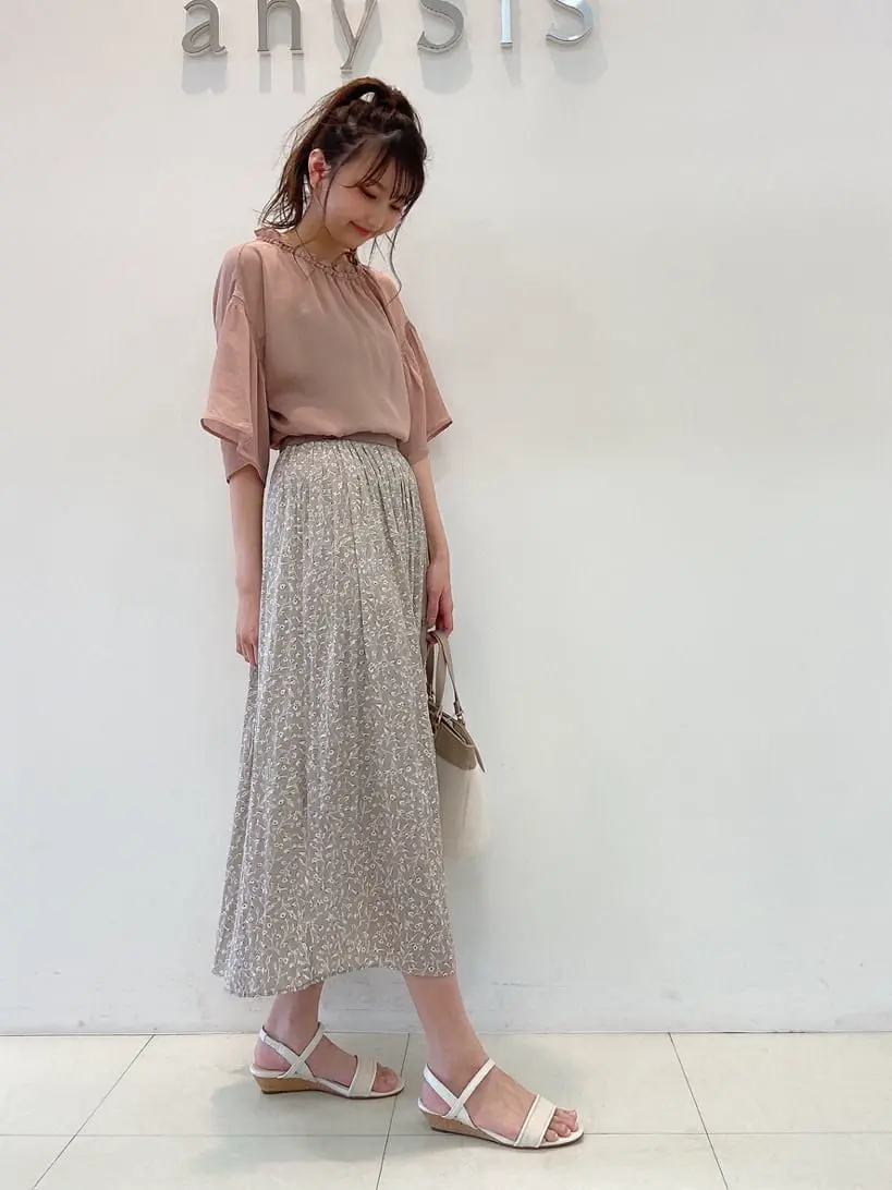 ANY SIS スタッフ コーディネート画像